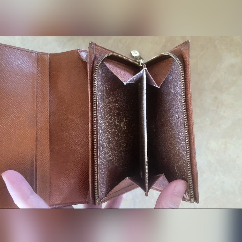 Louis Vuitton Portefeuille Sarah Monogram Wallet - Picture 5 of 11